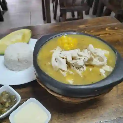 1 Ajiaco Grande + Limonada