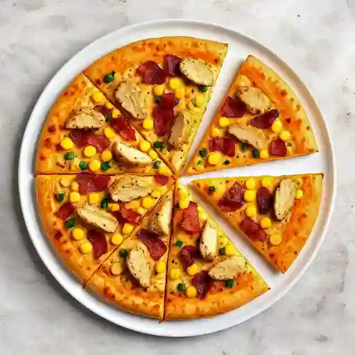 Pizza con pollo, tocineta y maíz tierno