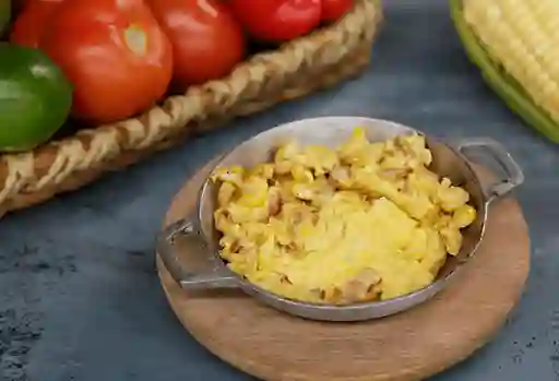 Huevos Revueltos con Mazorca y Tocineta