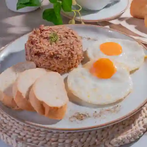 Calentado con Huevos Cacerola Completo