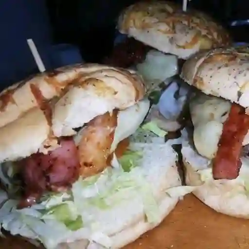 3 burguer cachorra  x $23.000 