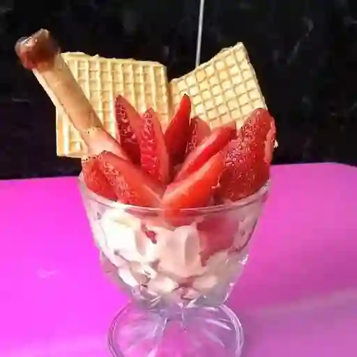 Fresas con Crema Pequeñas 12 Onz