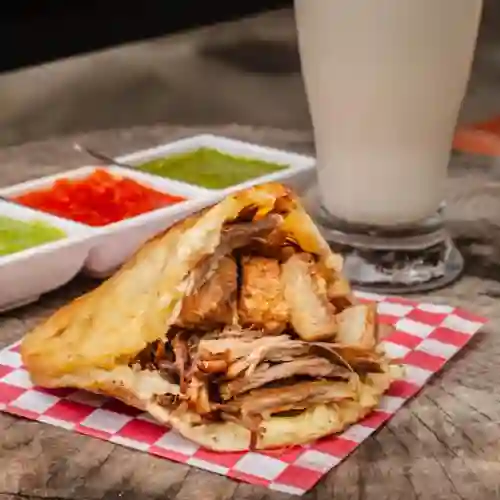 Arepa Carne Chicharrón