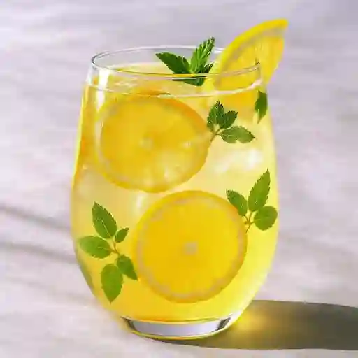 Cítrica con Limón, Hierbabuena, 7Up y Bretaña Vaso 14 Oz