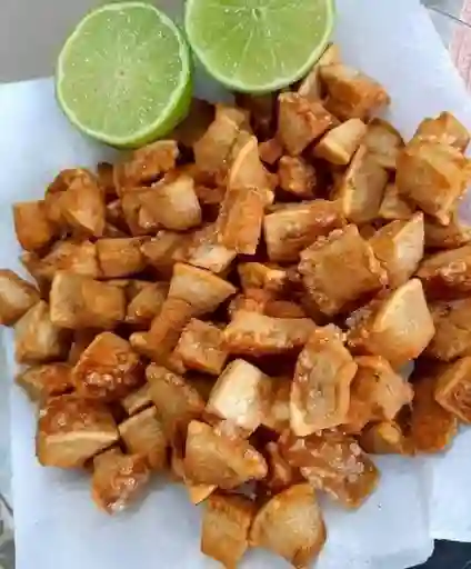 Chicharrones con Limon y Salsa de la Casa