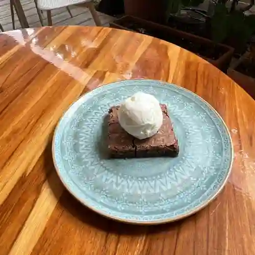 Brownie Relleno Arequipe con Helado