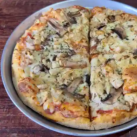 Pizza Pollo y Champiñones