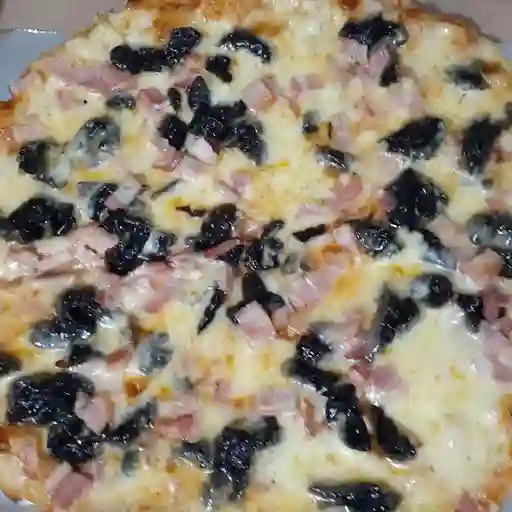 Pizza Ciruela Tocineta Mediana