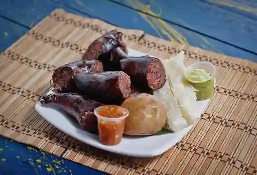 Rellena de Res, con Papá , Yuca.
