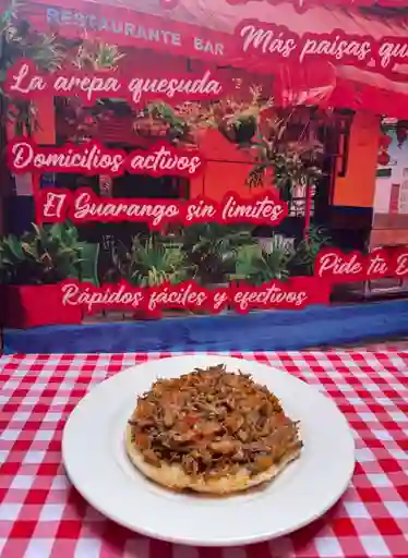 Arepa con Carne Desmechada