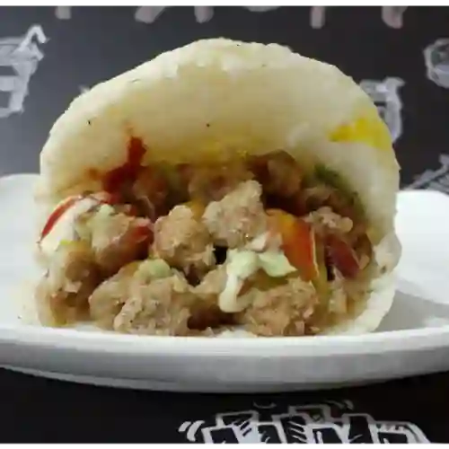 Arepa con Chicharrron