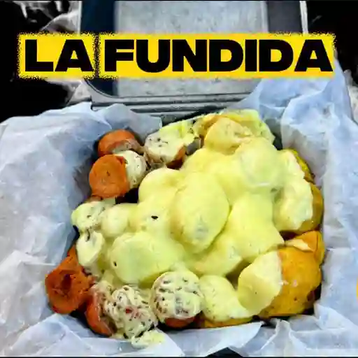 Salchipapa fundida