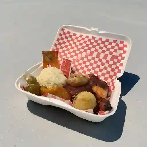 Bandeja con 1/4 Pollo Pierna - Pernil