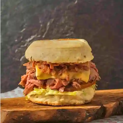 Bati´s Tradicional con Queso y Tocineta