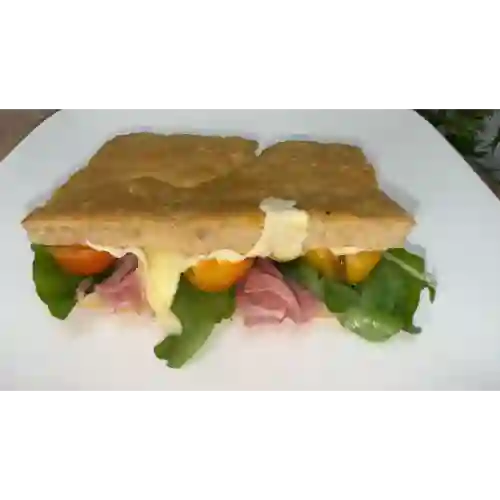 Sándwich tostado de pernil