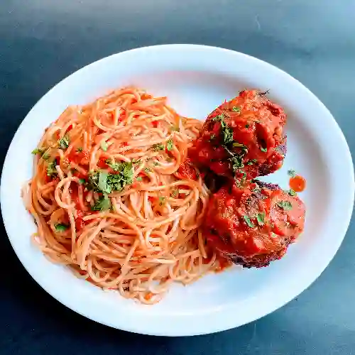 Pasta con Albóndigas