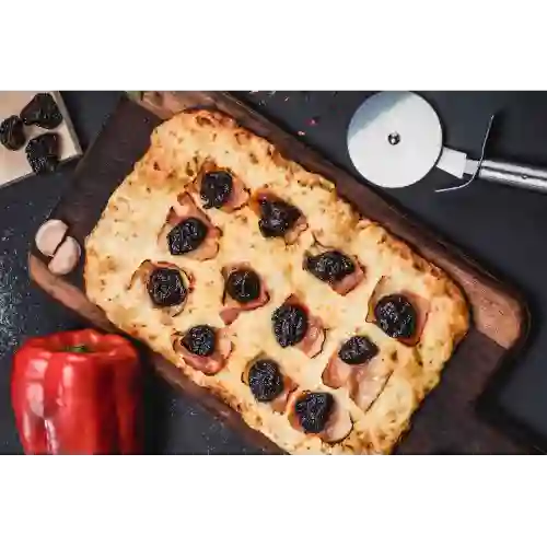 Pizza Ciruela con Tocineta