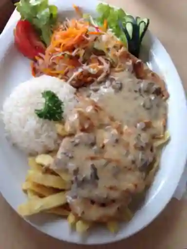 Pechuga en Salsa de Champiñones