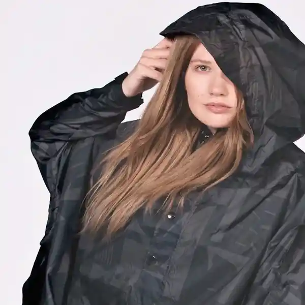 Rainkiss Poncho Black to Black Negro