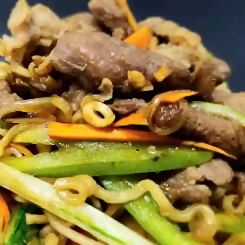 Chow Mein con Lomo de Cerdo