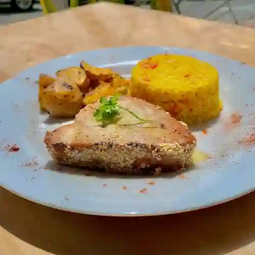 Atún Sellado en Salsa de Ajo