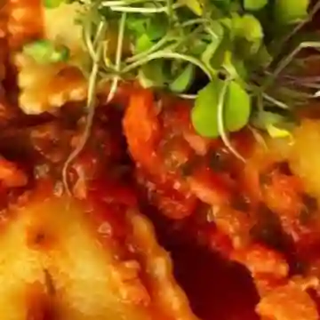 Ravioli Quesos Buffala Salsa Amatriciana