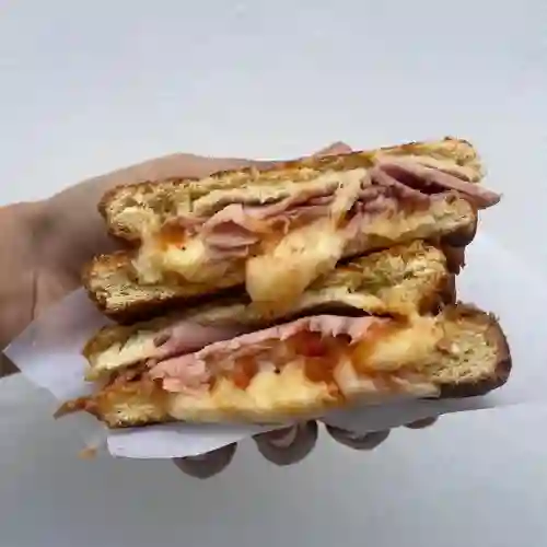 Sándwich Jamón y Queso