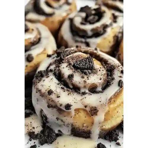 Cookies And Cream Cinnamon Roll