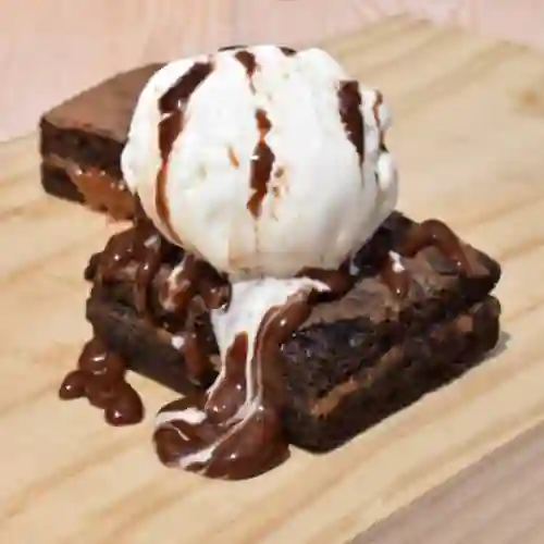 Brownie con helado