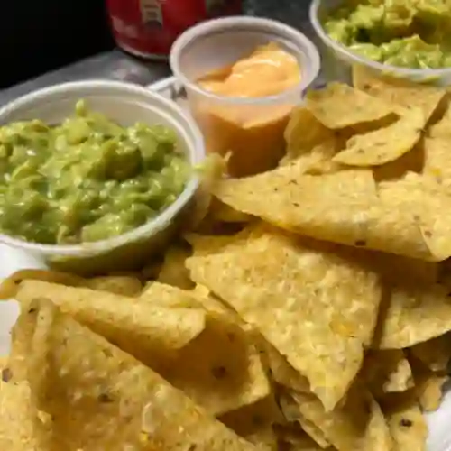 Nachos con Guacamole