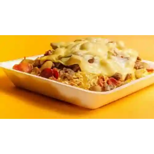 Salchipapa Chorizo y Butifarra Gratinada