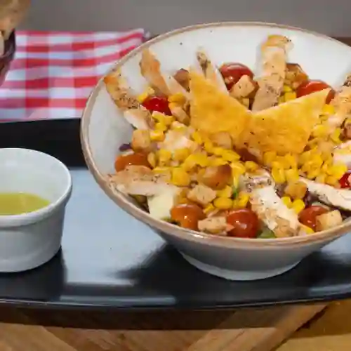 Ensalada Villa Italia + Limonada Natural