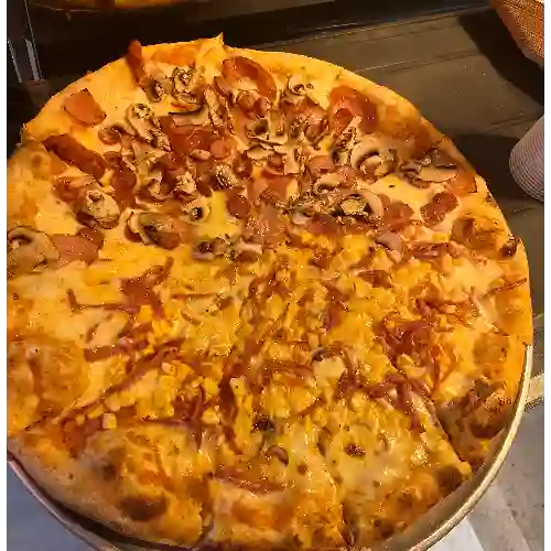 Pizza Familiar Especial (12 Porciones )