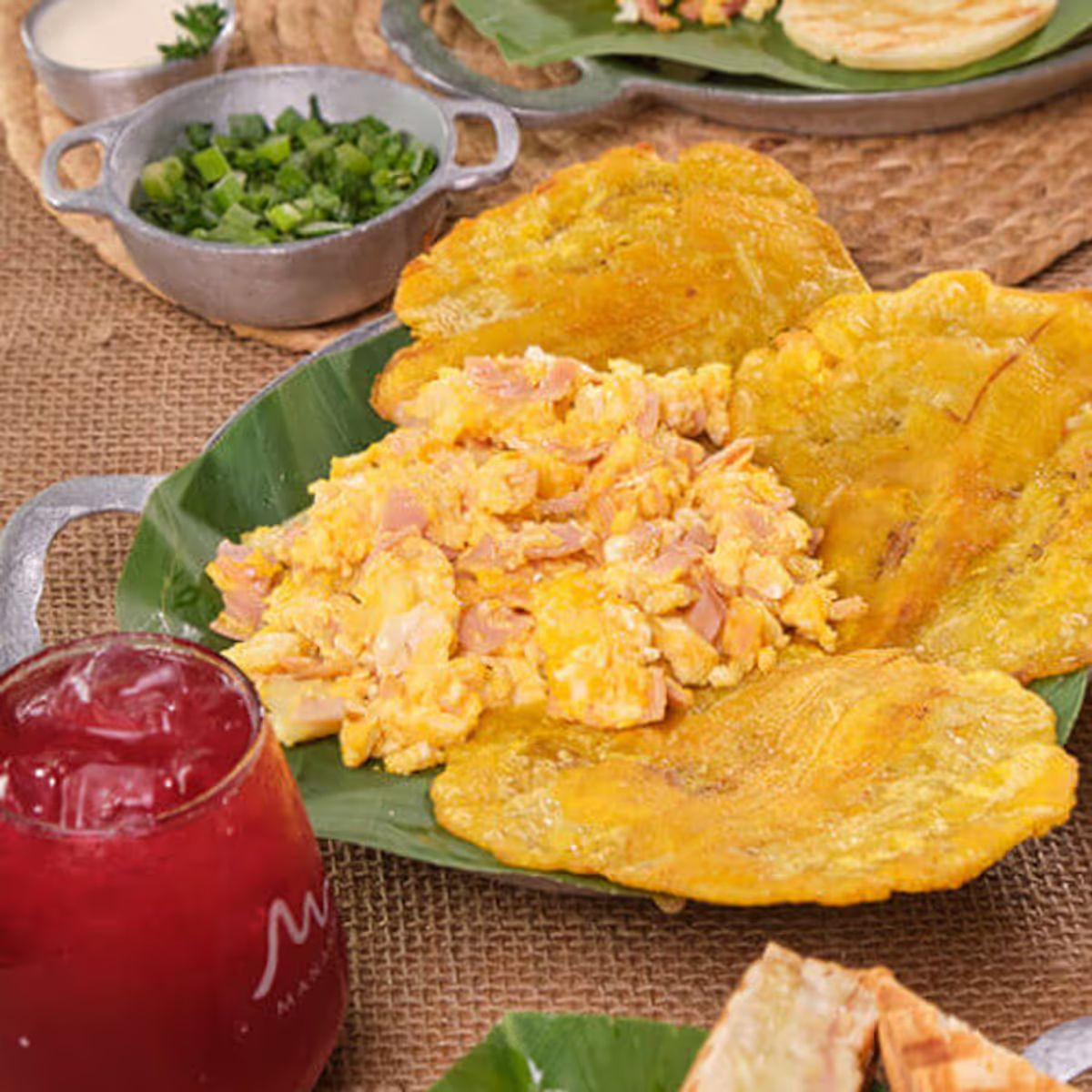 Huevos con jamón mas bebida gratis