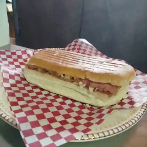 Sandwich de pollo y queso