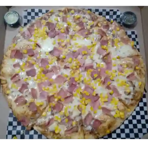 Pizza Tocineta con Maíz