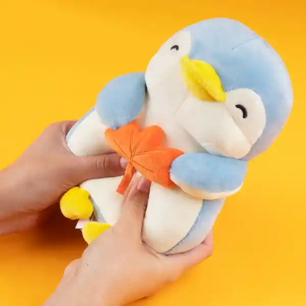 Peluche Pingüino Hoja Maple Canada Serie Mini Family 8 in Miniso