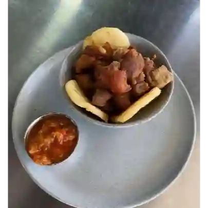 Chicharrón con Arepa