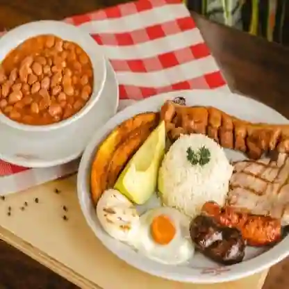 Bandeja Paisa de Bondiola