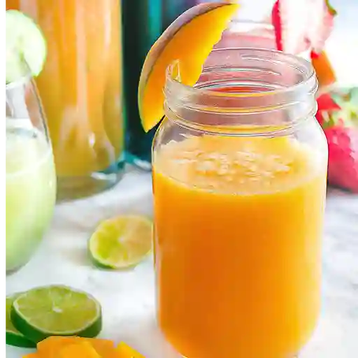 Jugo mango en agua