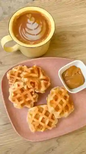 Mini Pandebonitos + Capuccino