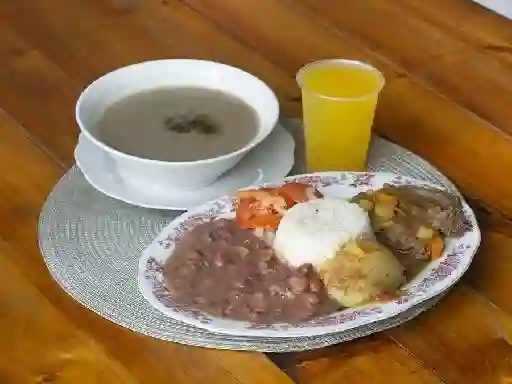 Almuerzo Corriente con Carne Asada