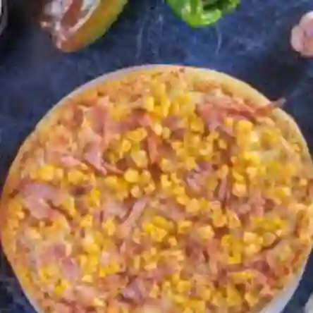 Pizza Maiz Tocineta y Cebolla