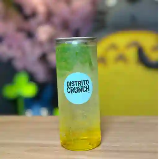 Soda de maracuyá con perlas explosivas