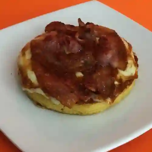 Arepa con Tocineta y Doble Queso