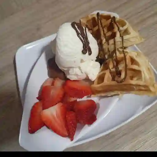 Waffle con adición de fresa y nutella