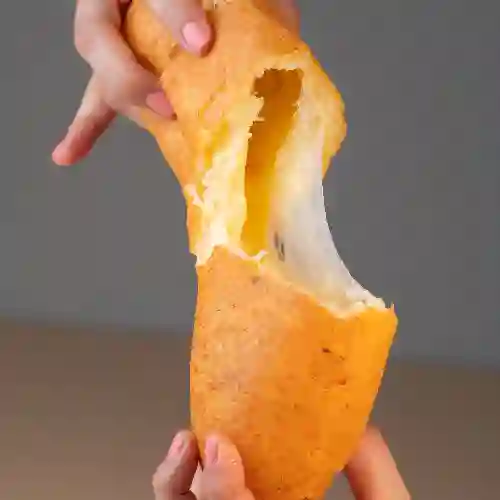 Buñuelo Relleno de Quezo Mozarella