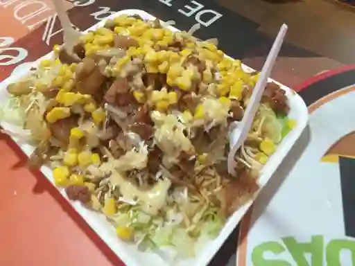 Salchipapa especial tres carnes