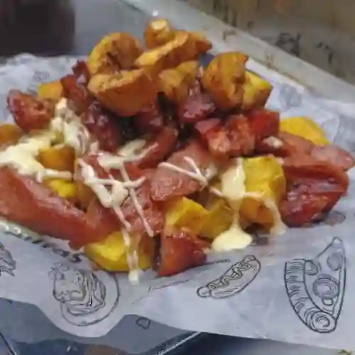 Salchipapa Bendita Madurito
