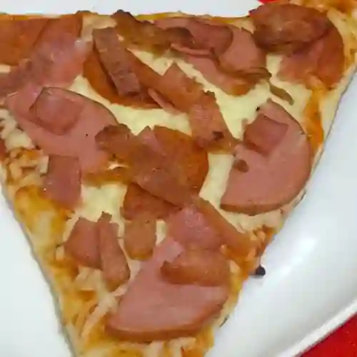 Porcion de Pizza de Carnes